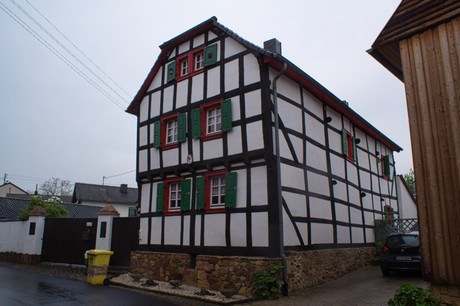 Enzen