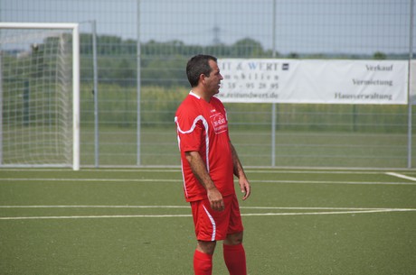 benefiz-fussballspiel