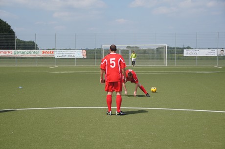benefiz-fussballspiel