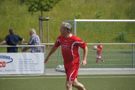 benefiz-fussballspiel