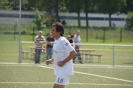 benefiz-fussballspiel