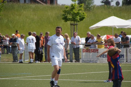 benefiz-fussballspiel
