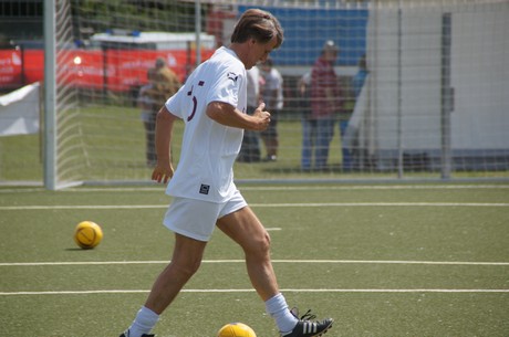 benefiz-fussballspiel