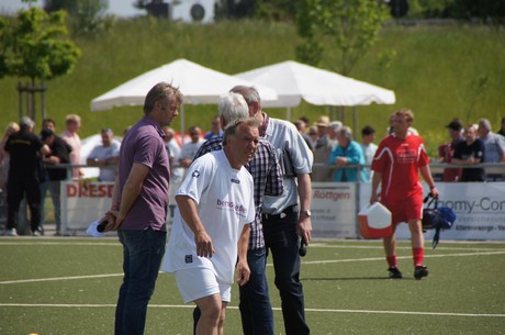 benefiz-fussballspiel