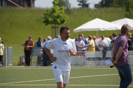 benefiz-fussballspiel