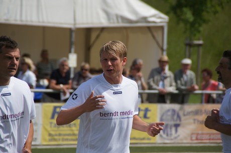 benefiz-fussballspiel