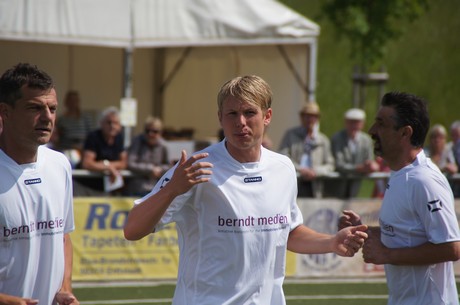 benefiz-fussballspiel