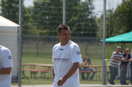 benefiz-fussballspiel