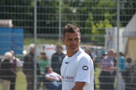 benefiz-fussballspiel