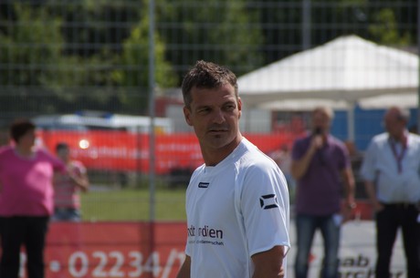 benefiz-fussballspiel