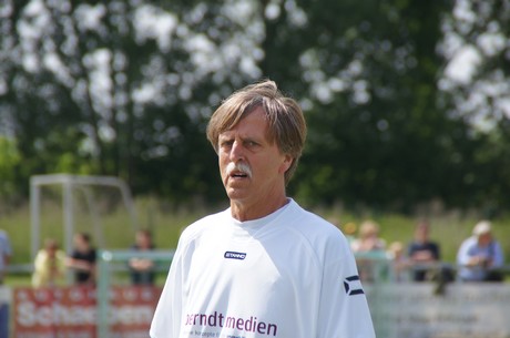 benefiz-fussballspiel