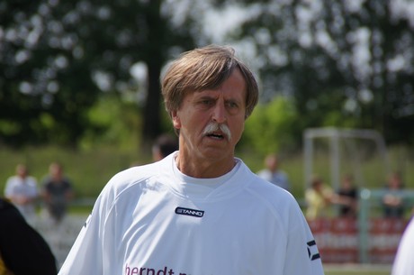 benefiz-fussballspiel