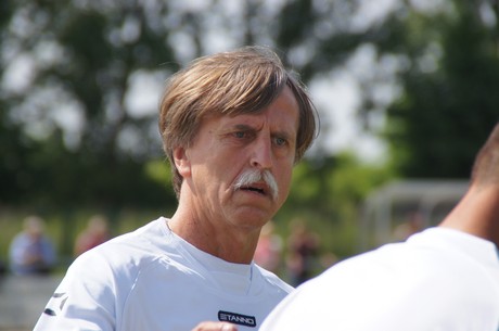 benefiz-fussballspiel