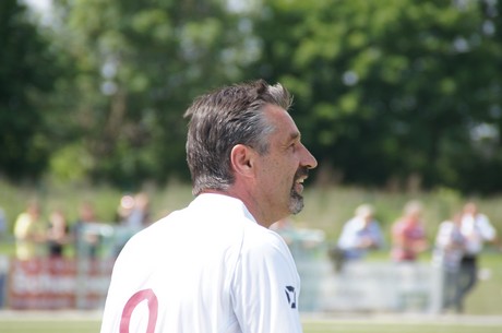 benefiz-fussballspiel