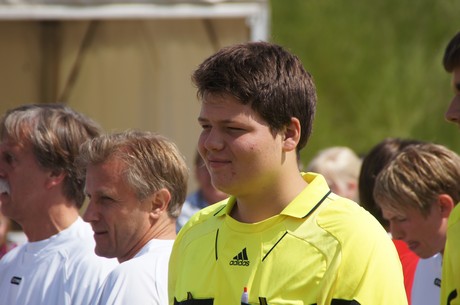 benefiz-fussballspiel