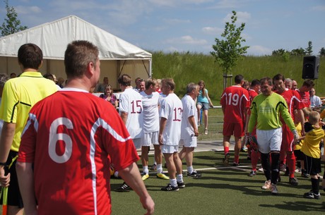 benefiz-fussballspiel