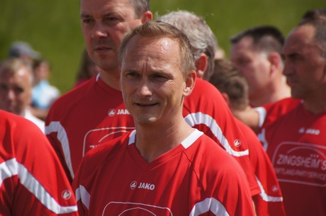 benefiz-fussballspiel