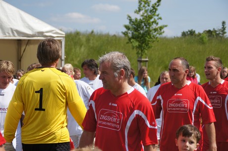 benefiz-fussballspiel