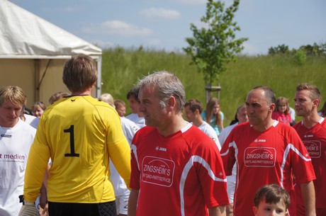 benefiz-fussballspiel