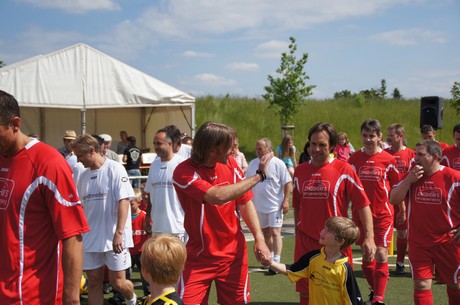 benefiz-fussballspiel