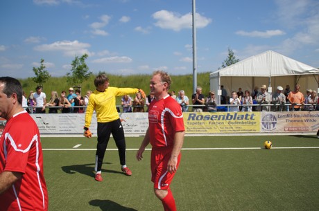 benefiz-fussballspiel