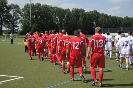 benefiz-fussballspiel