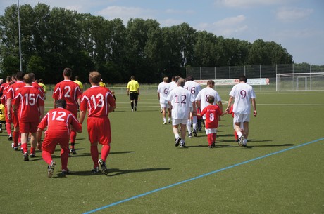 benefiz-fussballspiel