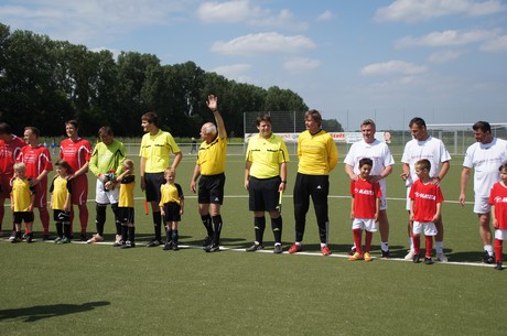 benefiz-fussballspiel
