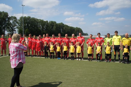 benefiz-fussballspiel