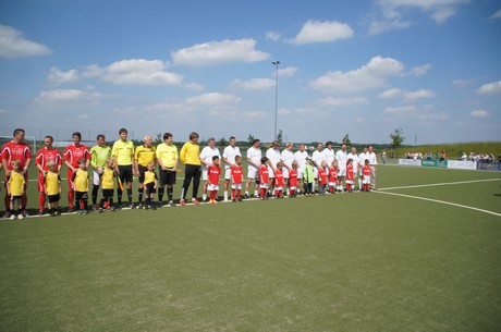 benefiz-fussballspiel