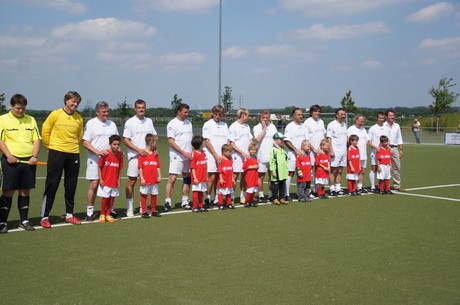 benefiz-fussballspiel