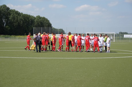 benefiz-fussballspiel