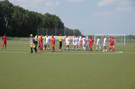 benefiz-fussballspiel