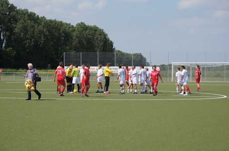 benefiz-fussballspiel