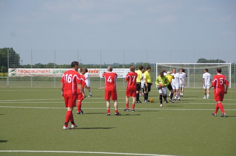 benefiz-fussballspiel