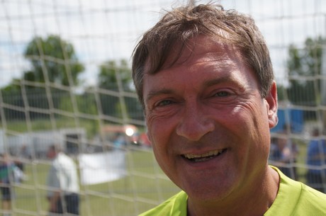 benefiz-fussballspiel