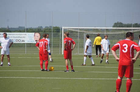 benefiz-fussballspiel
