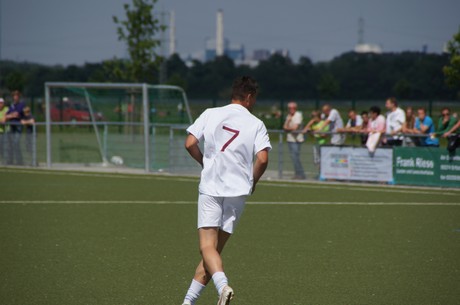 benefiz-fussballspiel