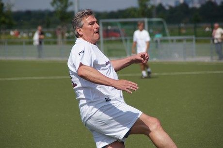 benefiz-fussballspiel