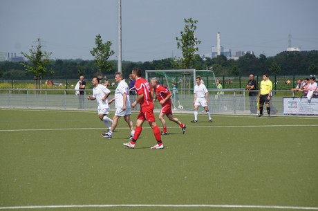 benefiz-fussballspiel
