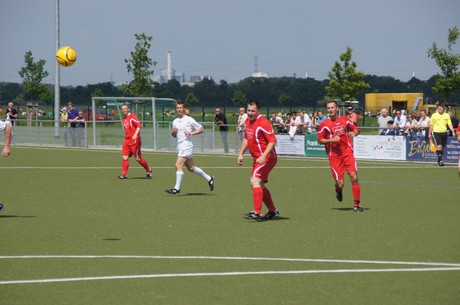 benefiz-fussballspiel