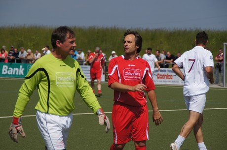 benefiz-fussballspiel