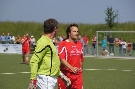 benefiz-fussballspiel