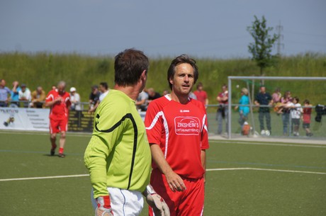 benefiz-fussballspiel