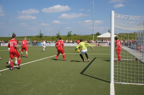 benefiz-fussballspiel