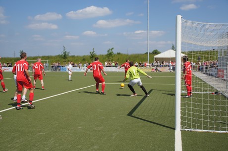 benefiz-fussballspiel