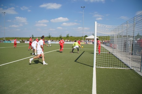 benefiz-fussballspiel
