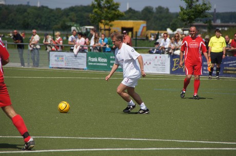 benefiz-fussballspiel