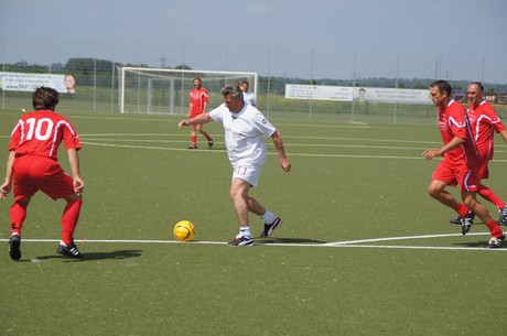benefiz-fussballspiel