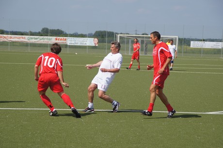 benefiz-fussballspiel